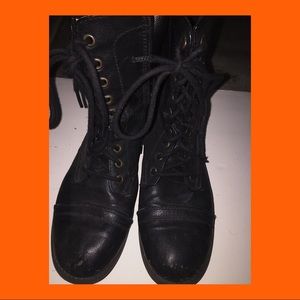 BLACK COMBAT BOOTS - WOMENS SIZE 7